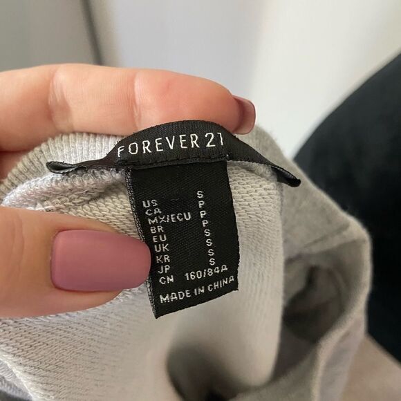 Padded cropped heater grey sweatshirt S never worn - Picture 3 of 3